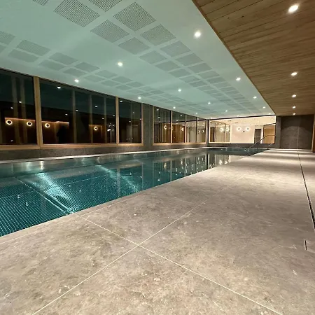70 M2 - 3 - 6 People - Ski-in Ski-out Apartment