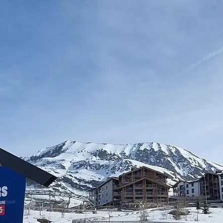 70 M2 - 3 - 6 People - Ski-in Ski-out Apartment