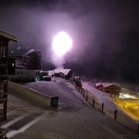 70 M2 - 3 - 6 People - Ski-in Ski-out Apartment *