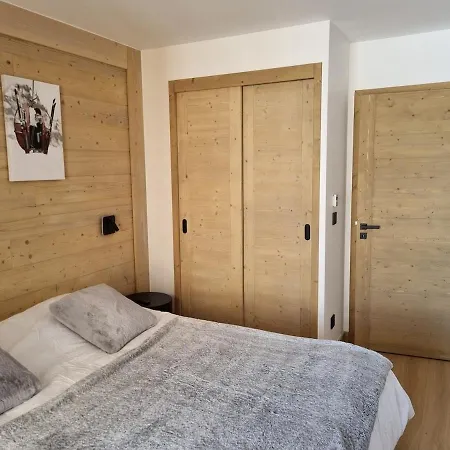 70 M2 - 3 - 6 People - Ski-in Ski-out Apartment Alpe d'Huez
