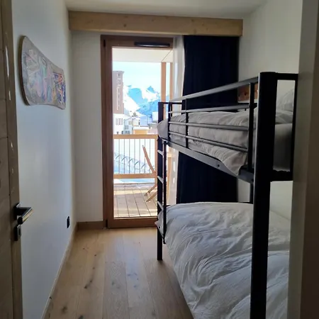 70 M2 - 3 - 6 People - Ski-in Ski-out Apartment