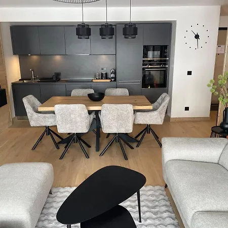 70 M2 - 3 - 6 People - Ski-in Ski-out Apartment Alpe d'Huez