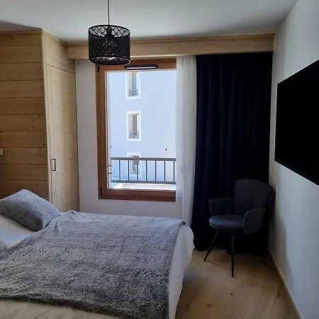 70 M2 - 3 - 6 People - Ski-in Ski-out Apartment Alpe d'Huez